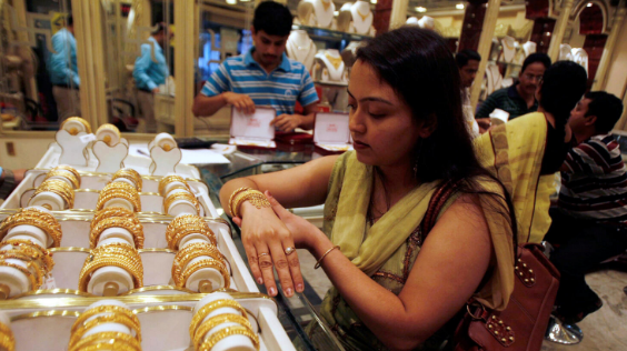 Rising Gold Prices Push Indian Families Toward Lightweight, Lower-Carat Jewelry